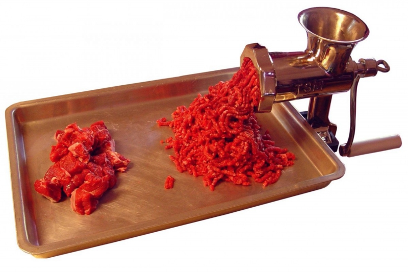 boucherie-LA ROQUE EN PROVENCE-min_meat_grinder_meat_mincer_kitchen_appliance_grinder_mincer_hamburger_food_preperation_butcher_shop_tool-1158997